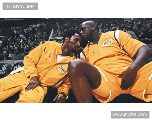 2001年NBA总决赛回顾魔术队与湖人队的激烈对抗与精彩瞬间
